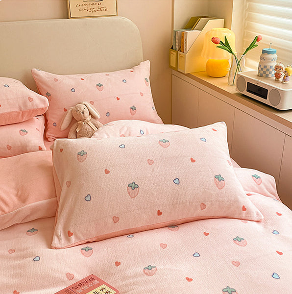 Soft Strawberry Bedding Set JK3342
